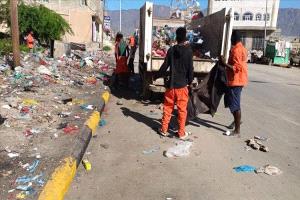 عمال النظافة في لودر.. جهود يومية لصناعة مدينة أنظف
