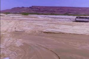 شبوة.. طريق "صعيد – باقادر" عالق منذ 17 عامًا ومعاناة مستمرة للسكان