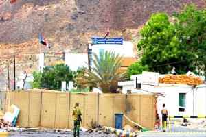 التواهي تستعيد شوارعها.. رفع النقاط الأمنية يعيد الانسياب إلى عدن