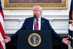 ترمب: سنهاجم أي قارب يضع ألغاماً في مضيق هرمز