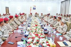 منتسبو الدفاع والداخلية بلا رواتب منذ أشهر.. معاناة معيشية تتفاقم