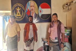 انتقالي دار سعد يتفقد الأداء التنظيمي في مركز بئر فضل ويؤكد تعزيز العمل الميداني