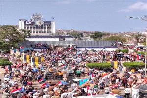 عدن تشهد تحركاً جماهيرياً: فتح مقر الانتقالي وإعادة رفع صورة الرئيس  الزبيدي