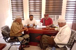 لقاء في عدن يناقش تفعيل دور لجان معالجة الثأر في حضرموت ولحج وتعزيز التنسيق الميداني