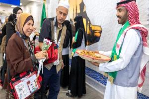 قوافل الحجيج تبدأ التوافد إلى السعودية وسط خدمات متكاملة
