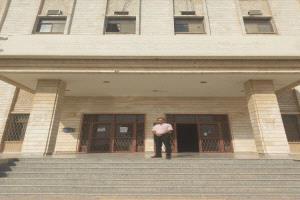 أكاديمي يحذر من "الجمود الإداري" في جامعة عدن ويدعو لتفعيل التدوير الوظيفي