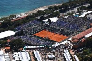 فاشيرو يصنع التاريخ في مونت كارلو ويترقب صدام ألكاراز في نصف النهائي