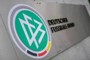 الاتحاد الألماني يدرس تطبيق عقوبة طرد اللاعبين حال تغطية أفواههم