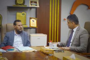 محافظ عدن يبحث مع نائب وزير الإعلام تطوير المؤسسات الإعلامية في عدن 