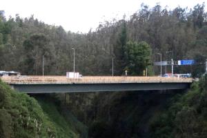 14 قتيلاً إثر سقوط حافلة في وادٍ بالإكوادور