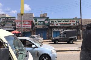 تجار الشيخ عثمان يطالبون بتدخل عاجل بعد إغلاق محلاتهم