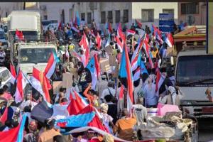 المكلا تنتفض: رفض الوصاية وتأكيد التفويض للمجلس الانتقالي الجنوبي