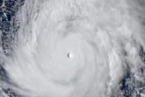 إعصار «سينلاكو» فائق القوة يضرب جزر ماريانا الشمالية في المحيط الهادئ
