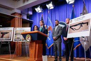 الادعاء الأميركي يوجه تهمة محاولة اغتيال ترامب لمهاجم حفل العشاء