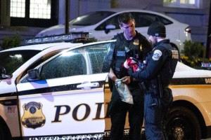 رصاصة طائشة تودي بحياة رضيعة… نيويورك توجه تهم قتل لشاب