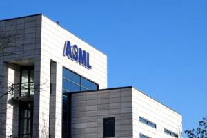 قيود واشنطن تضرب الرقائق.. وأسهم ASML تتراجع