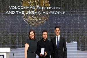 زيلينسكي يفوز بجائزة "الحريات الأربع الدولية"