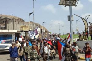 التواهي تنتفض: الجماهير تؤكد التمسك بالانتقالي ورفض قمع الإرادة الجنوبية