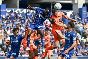 برشلونة يقترب من حسم اللقب بثنائية في خيتافي ويُوسع الفارق مع ريال مدريد