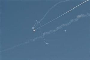 الدفاعات الإماراتية تتصدى لهجمات صاروخية ومسيرات إيرانية