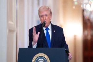 ترامب يلوّح بالقصف مجددًا: مهلة حاسمة لإيران قبل الأربعاء