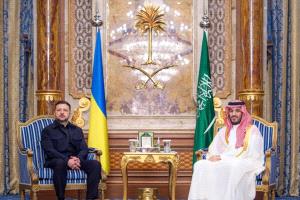 محمد بن سلمان وزيلينسكي يبحثان التطورات الإقليمية والدولية