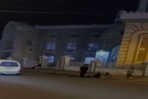 سرقة حذاء كاتب داخل مسجد بعدن تثير استياء واسعًا