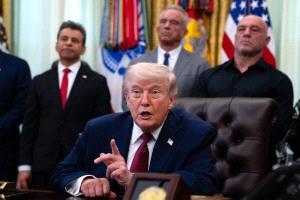 ترمب: مستعد للقاء كبار قادة إيران في حال إحراز تقدّم