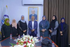 وزير الشؤون الاجتماعية يبحث مع اللجنة الوطنية للمرأة تعزيز الشراكة وتمكين المرأة اقتصادياً وسياسياً