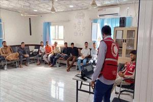 طلاب لحج يكتشفون العمل الإنساني ويغرسون روح التطوع