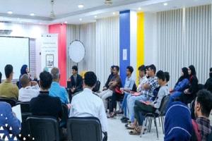 صالون عدن يقيم فعالية لمناقشة كتاب "ظلال لا يرسمها الضوء"