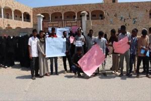 طلاب العلوم التطبيقية في سقطرى يطالبون بإعادة فتح الكلية واستئناف الدراسة