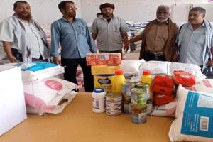 دعم إنساني جديد في شبوة: توزيع 866 سلة غذائية للتربويين في ميفعة