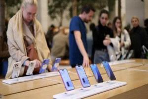 آبل تتربع على عرش الهواتف عالميًا: تفوق رغم انكماش السوق