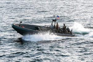 واشنطن تفرض عقوبات على 14 جهة مرتبطة بتسليح إيران