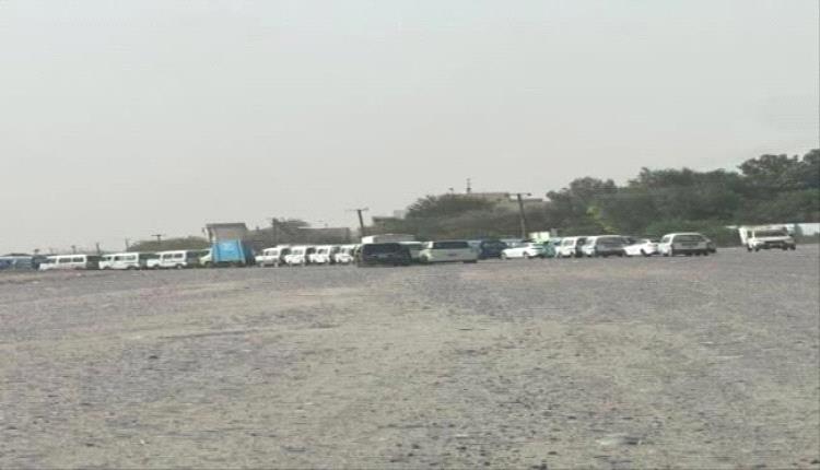 انعدام الغاز المنزلي يشل حركة المواصلات ويضاعف معاناة المواطنين في عدن