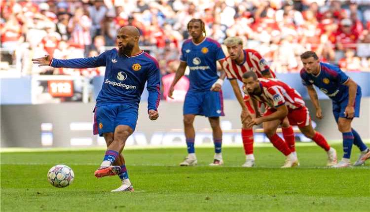 مانشستر يونايتد يحسم وديته أمام أتلتيكو مدريد بثنائية مبيومو