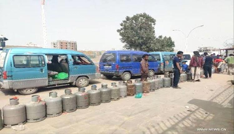 انفراج تدريجي في أزمة الغاز المنزلي بعدن مع تحسن الإمدادات