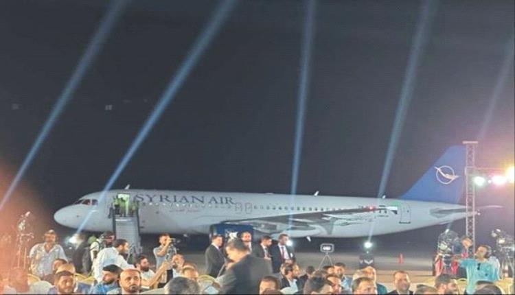 الرئيس السوري أحمد الشرع يصل إلى دير الزور مع استئناف عمل المطار