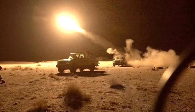القوات المسلحة تستهدف مواقع حوثية جنوب الحديدة بضربات مدفعية مركزة
