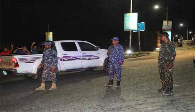 أمن ساحل حضرموت يكثف الانتشار لملاحقة المطلوبين والحد من حمل السلاح
