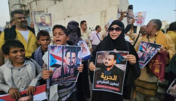 وقفة احتجاجية أمام سجن المنصورة للمطالبة بالإفراج عن معين المقرحي