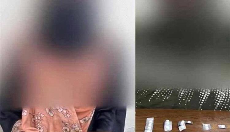 أمن عدن يوقف امرأتين بتهمة حيازة مواد مخدرة في المنصورة
