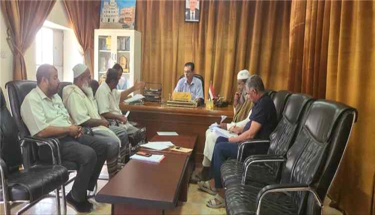 محلي القطن يستعرض أوضاع الصحة ويشدد على تطعيم الأطفال