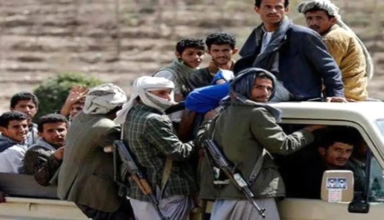 الحوثيون يلاحقون الرافضين العودة للجبهات ويقتحمون منزلًا جنوب صنعاء
