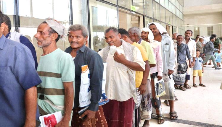 المسرحون قسراً يلوحون بفعاليات احتجاجية بسبب تأخر المرتبات وتعطيل ملفاتهم