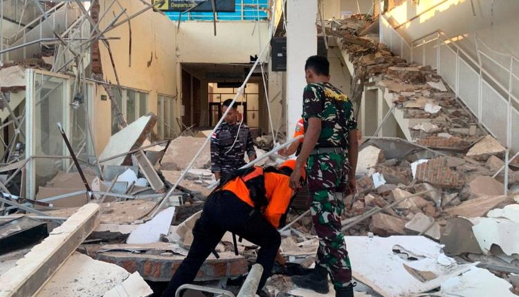 زلزال بقوة 7.7 درجة يضرب إندونيسيا ويودي بحياة شخصين
