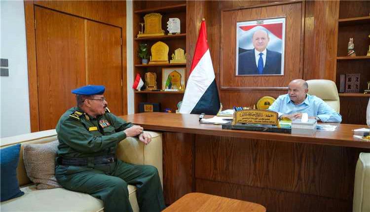 محافظ حضرموت يبحث تعزيز الأمن ورفع جاهزية الأجهزة الأمنية