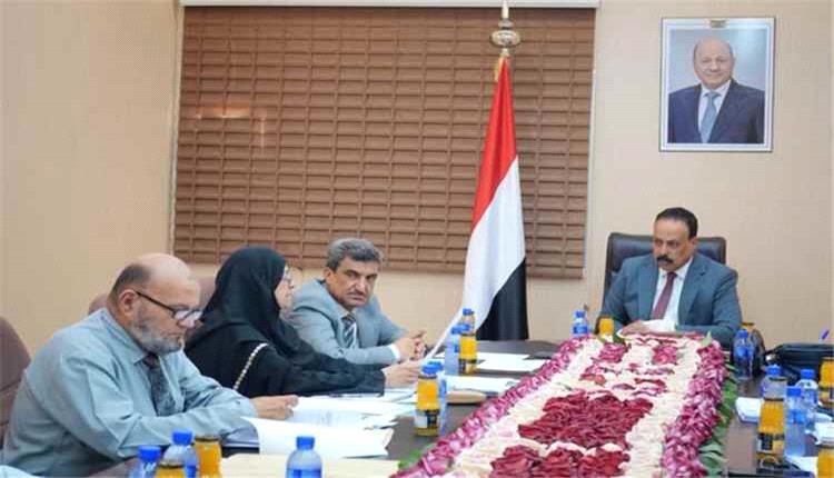 وزير الأشغال يبحث أولويات العمل وتسريع تنفيذ المشاريع