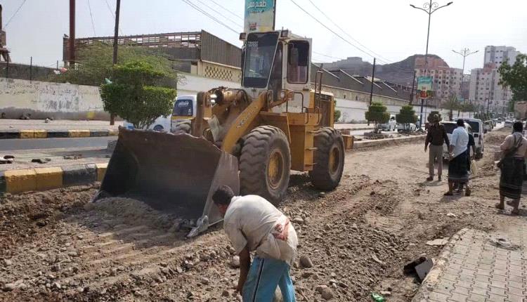 متابعة تأهيل شارع حجيف بالتواهي لتحسين تصريف الأمطار والصرف الصحي
